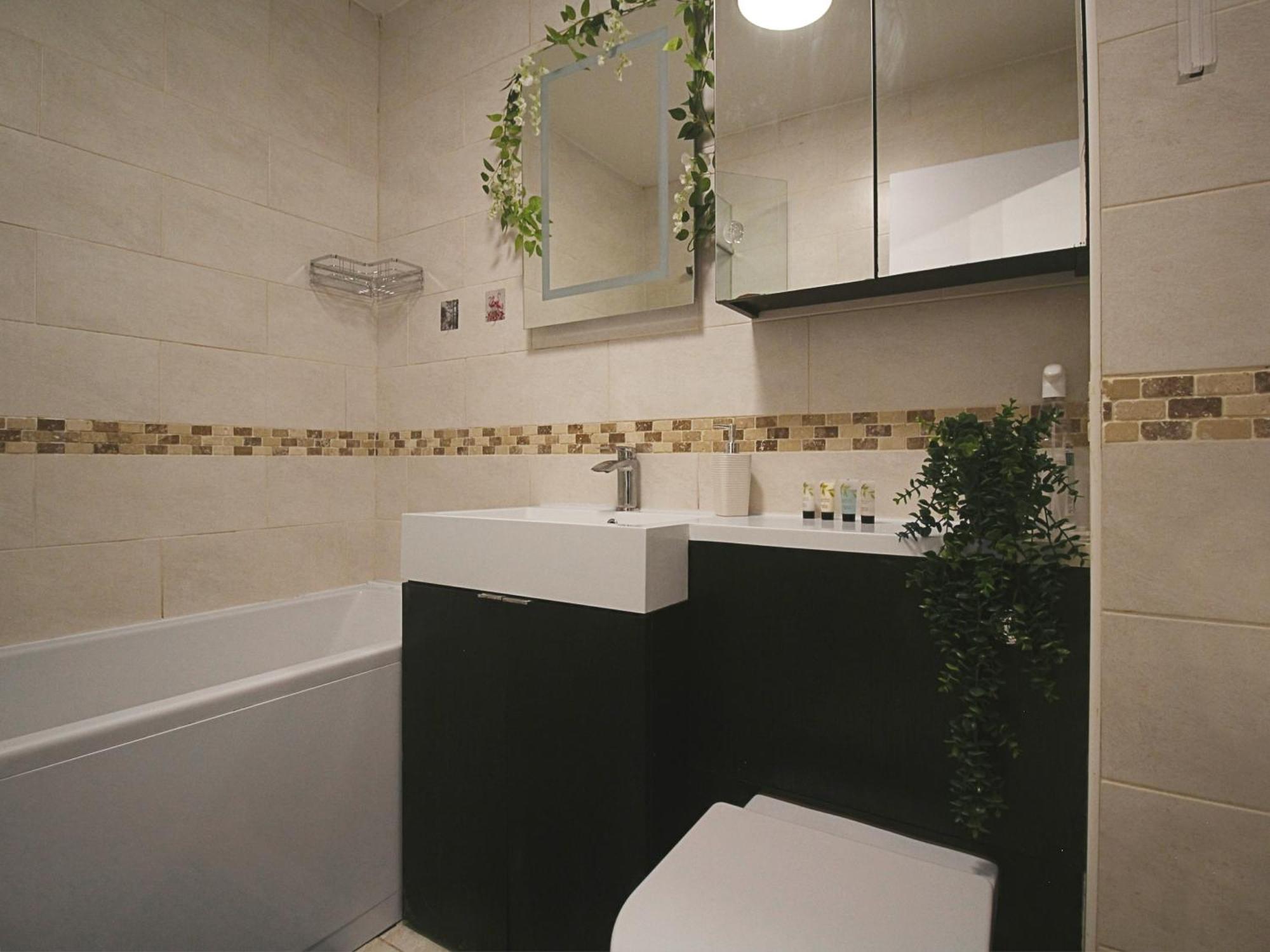 דירות רדינג 2Bdr Flat Rg1 - Free Open Parking מראה חיצוני תמונה